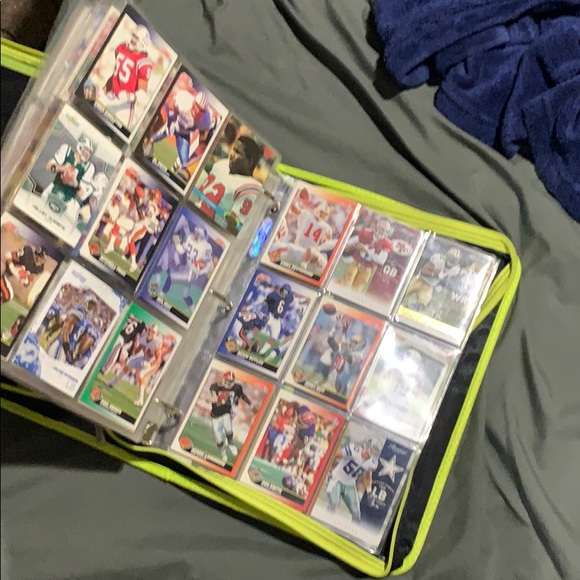 Sports trading cards - Picture 2 of 4